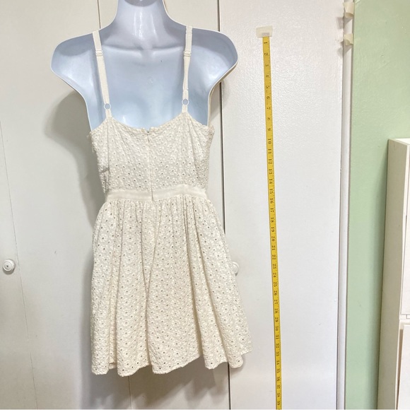 FOREVER 21 White Eyelet Floral Flowers Silhouette Mini Dress Medium - Picture 6 of 16